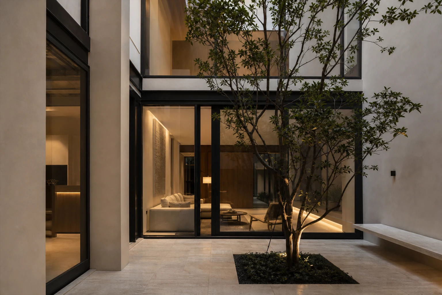 Atrium hunian urban kontemporer dengan pohon sculptural